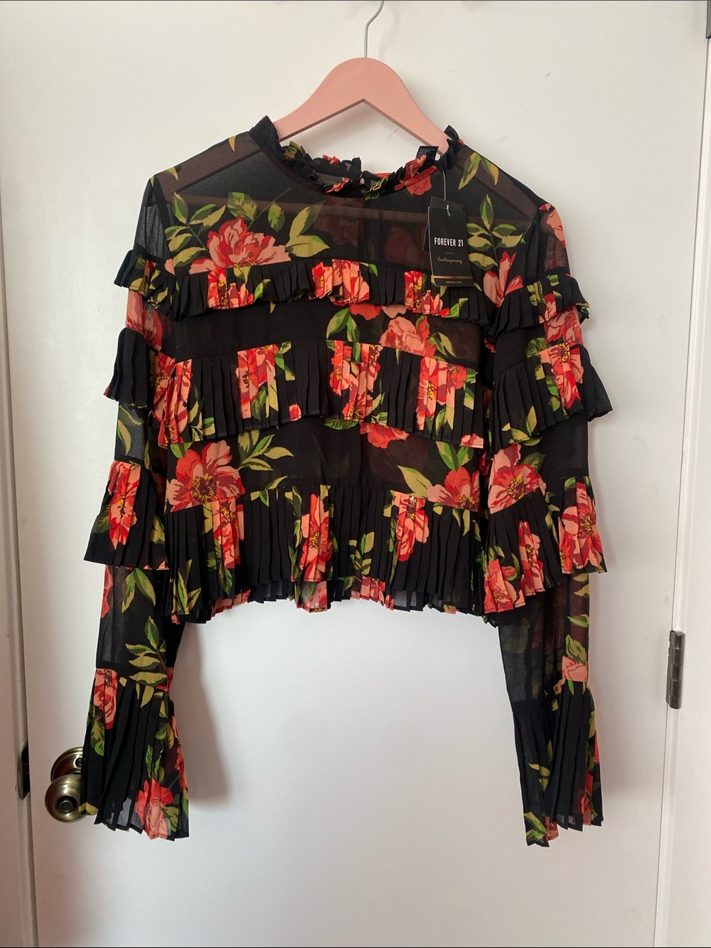 FOREVER 21 Floral Ruffle Pleated Blouse NWT! 🌹